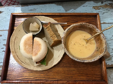 日替わりスープのセット(ミニケーキ、ドリンク付き)